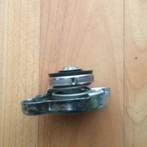 Imagen 4 de 4 de Tapa Radiador Multimarca 13 Libras 0.9 Bar Titan Tr-27