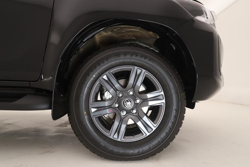 Imagen 7 de 16 de Toyota Hilux Srv 4x4 At