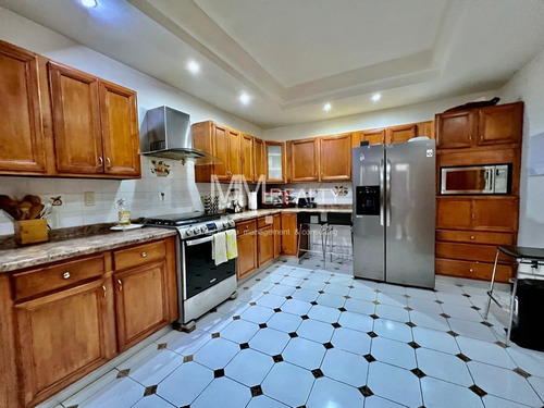 Imagen 13 de 30 de Lomas De Las Palmas - Hermosa En Privada Y Con Jardín / Beau
