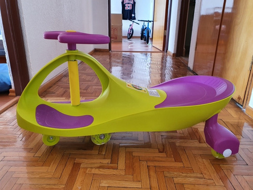 Imagen 4 de 9 de Carrito Montable Swingcar Plasmacar Gogó - Llantas Luminosas