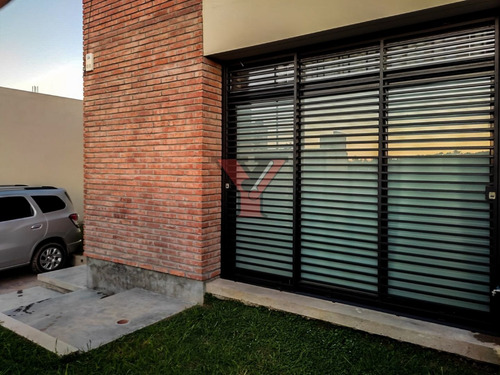 Imagen 2 de 13 de Casa En Venta La Plata - City Bell