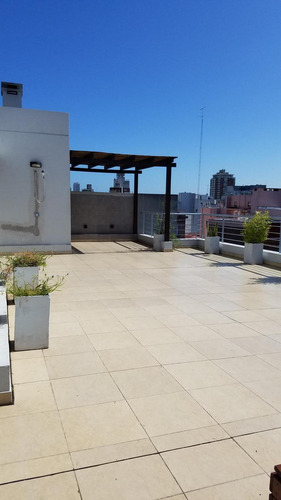Departamento De Dos Ambientes . Excelente Ubicación . Imperdible!!