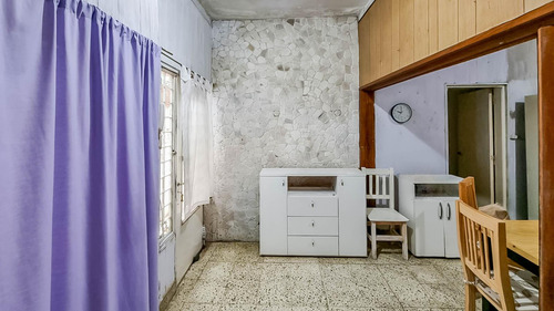 Venta/permuta - Casa De Pasillo A Reciclar. Ludueña, Rosario.