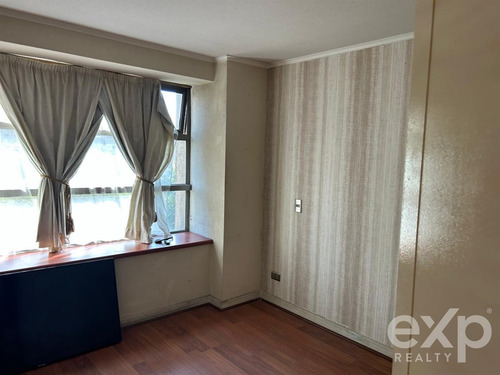 Departamento En Venta De 4 Dorm. En Ñuñoa, Excelente Estado