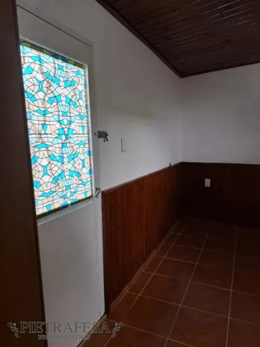 Casa En Alquiler, 3dormitorios, 1baño, Patio. Jardines Del Hipódromo.