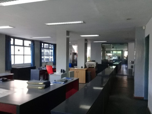 Imagen 3 de 16 de Local De Venta Con Oficinas De 1300 M2, Con Playa De Estacionamiento Propio