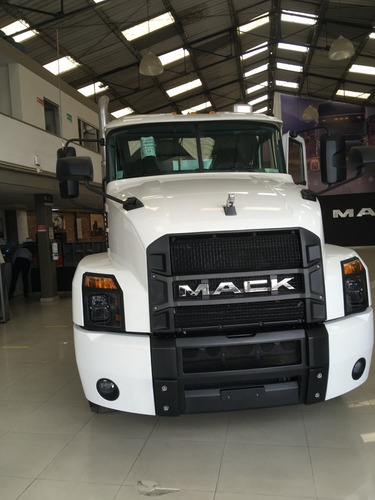 Tractomula Mack Anthem