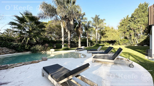 Imagen 5 de 30 de Casa En Venta De Categoría De Seis Ambientes En Abril Club De Campo