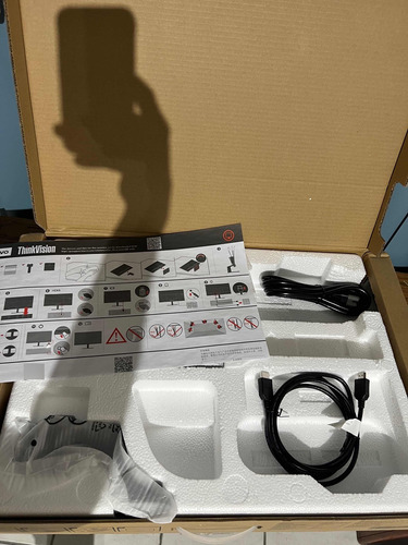 Monitor Empresarial Lenovo 24 Pulgadas (Usado)