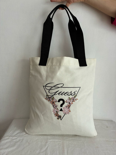 Bolsa Crema Guess Dama Shopper Mod. Fc611623 Crema Liso Negro