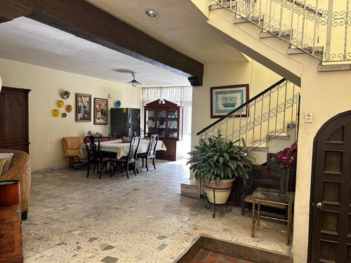 Venta De Casa En Chapultepec Country. Inversión, Zona Fianciera De Gdl.