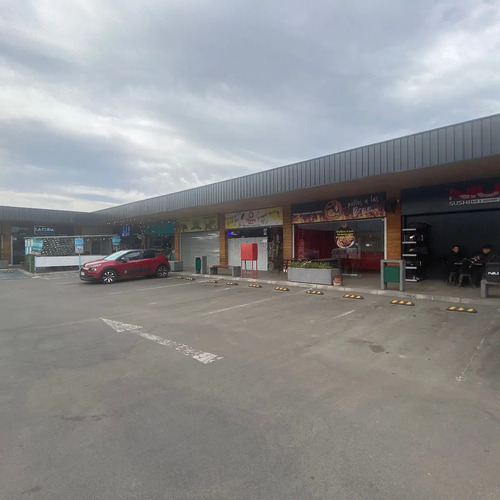 Local En Arriendo En Strip Center. Colina