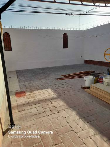 Se Vende Casa Amplia En Avenida (101243)
