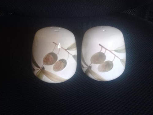 Salero Y Pimentero De Porcelana. Importados. Oferta. (Usado)