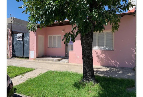Imagen 3 de 3 de Retasada. Casa A Reciclar Cercana Al Club Ciudad De Campana