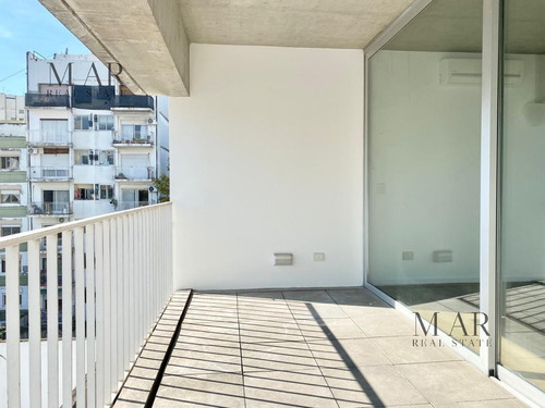 Imagen 2 de 24 de Retasado! Departamento En Venta, 2 Amb Con Gran Balcon Y Cochera