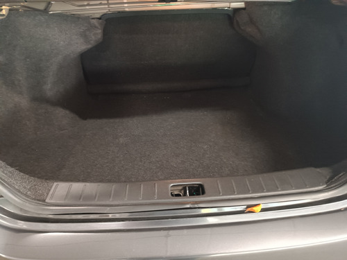 Nissan Versa 1.6 16v Sl Aut. 4p