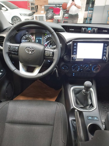 Toyota Hilux 2.4 Cd Sr 150cv 4x2 0 Km My21