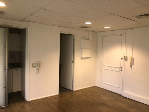 Amplia Oficina Los Leones Lota 5 Privados 3 Baños 3 Est 2 Bd
