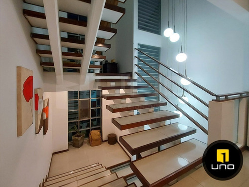 Imagen 13 de 18 de Hermosa Y Céntrica Casa Con 4 Suites En Alquiler