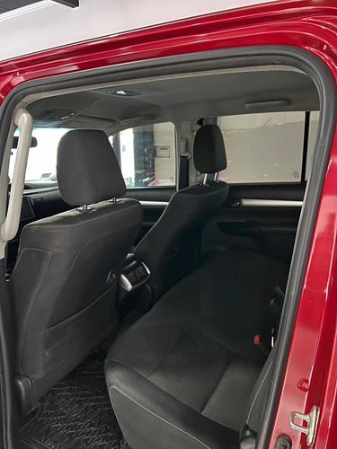 Imagen 19 de 21 de Toyota Hilux 2.8 Cd Srv 177cv 4x4 At