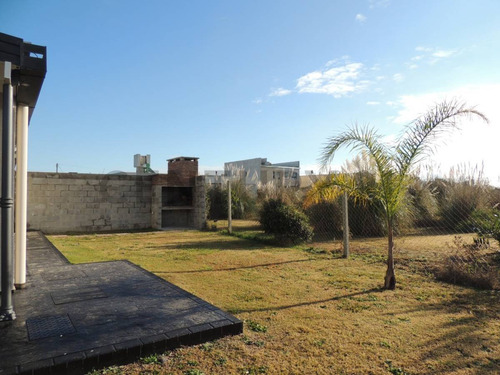 Casa En Venta En Los Talas, Berisso - 3 Dormitorios Y 2 Baños