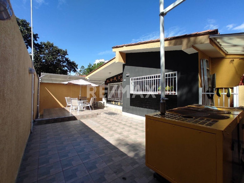 Imagen 4 de 27 de Bella Y Cómoda Casa , Urb. Trigal. Cód.: 132012, 04144841043