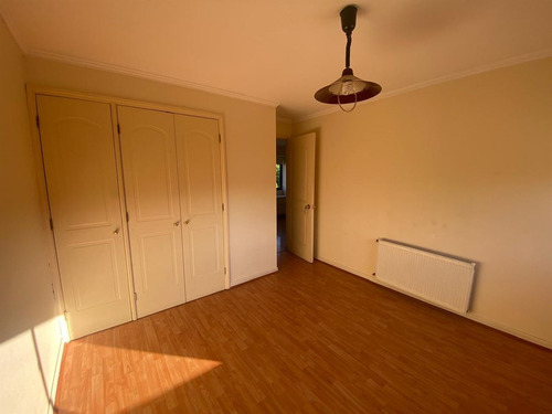 Casa En Venta De 4 Dorm./3 Baños/pieza Y Baño De Servicio