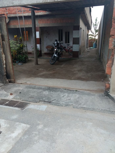 Casa À Venda Na Rua Luísa Soares, Goytacazes, Campos Dos Goytacazes - Rj - Liv-6482