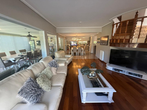 Casa En Venta En Saint Thomas Norte, Canning Con Lote Doble