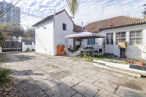 Hermosa Casa Colonial / Sector Residencial De Ñuñoa