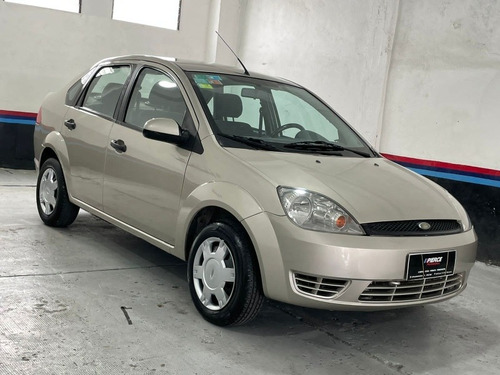 Imagen 6 de 19 de Ford Fiesta 1.6 Max Ambiente 2005