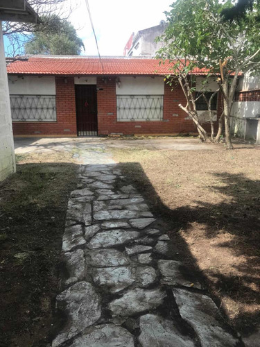 Casa Para Reciclar De 3 Ambientes Cochera Parque