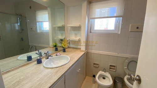 Apto De 2 Dormitorios 2 Baños, Balcon Y Cochera. En Mansa Con Vista Al Mar.- Ref: 2638