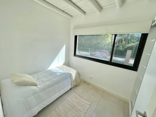 Imagen 11 de 25 de Venta Casa Con 3 Dormitorios Y Piscina En Parque Burnett Punta Del Este
