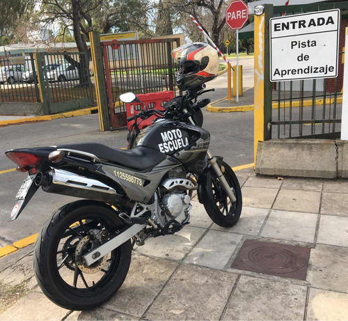 Imagen 3 de 5 de Clases De Moto, Curso . Alquiler Caba Academia Oficial Dc