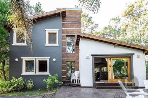 Imagen 16 de 30 de Casa En Venta - 5 Ambientes - Carilo