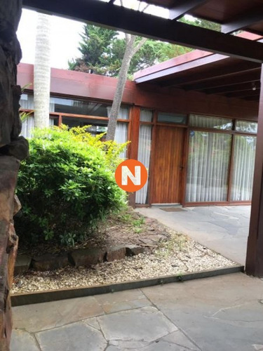 Muy Linda Casa En La Zona De La Mansa- Ref: 217633
