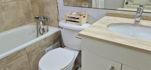 Casa En Venta De 3 Dorm. En La Florida