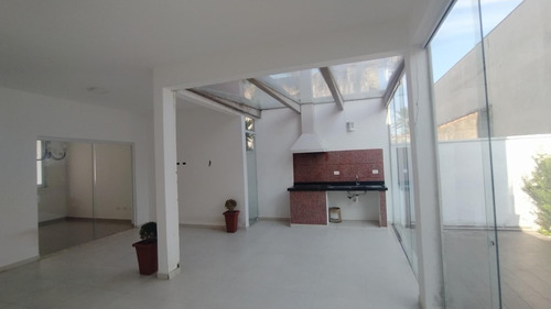 Imagem 6 de 14 de Casa Lado Praia