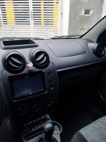 Imagem 3 de 7 de Ford Fiesta Sedan 2009 1.0 Flex 4p 71 Hp