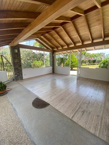 Imagen 17 de 26 de Se Vende Casa 640m2 4h+4s/8b/12p Cerro Verde 0746