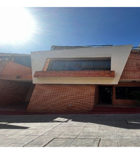 Ado Asein1987 Vende Confortable Town House Semi-amoblado Y Equipado En Mañongo