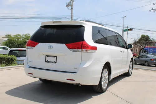 Toyota Sienna Minivan 2013