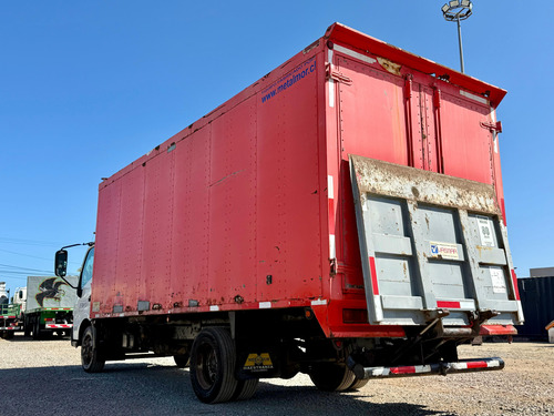 2017 Camión Hino Xzu 8.5 Sl Con Furgon Cerrado Y Plataforma