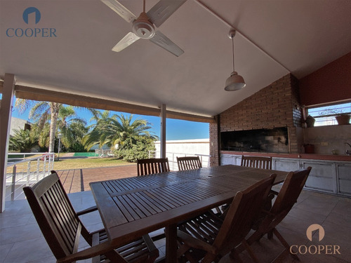 Imagen 12 de 27 de Casa De Categoría En Venta, Villa Cabrera, 4 Dormitorios