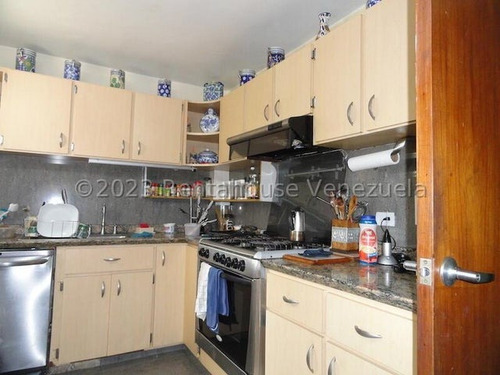 Casa En Venta, Ubicada En La Urbanizacion El Cafetal Mls #23-28807