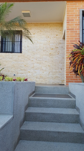 Imagen 3 de 30 de Los Naranjos Espectacular Calle Privada. Vigilancia. 350mts 6h6b4p Instagram:@inmuebleslosnaranjos 04143057302 04142695974