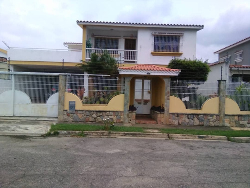 Casa En Urb. Valle De Camoruco - Valencia    Lemc-502