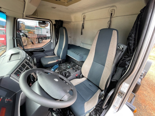 Volvo Vm 330 Toco 4x2t Cavalinho Caminhao Trator